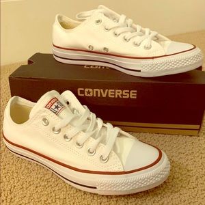 White converse sz 7 NEVER worn.